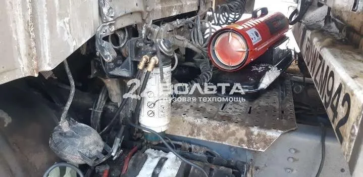 отогрев топливного фильтра грузовика отогрев топливного фильтра